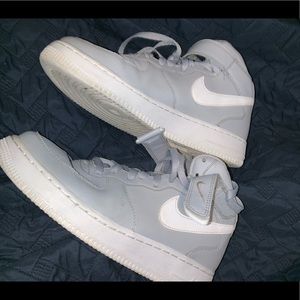GREY NIKE MID AIR FORCE 1 (SIZE 8)